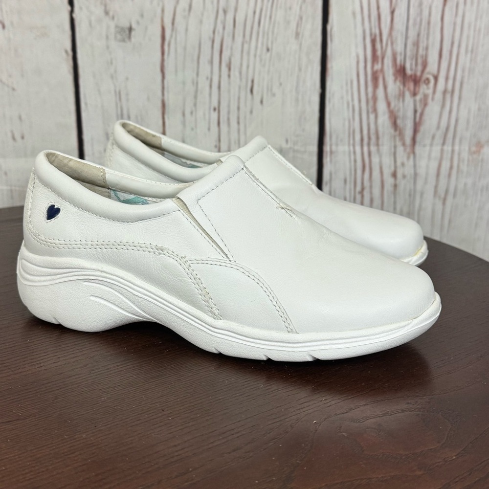 Nurse Mates White Sneakers size 6 EUC - Picture 1 of 14
